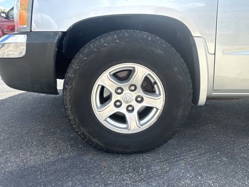 Used 2005 Dodge Dakota SLT image 40