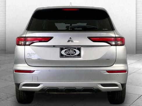 Used 2024 Mitsubishi Outlander SE AWD/4WD image 3