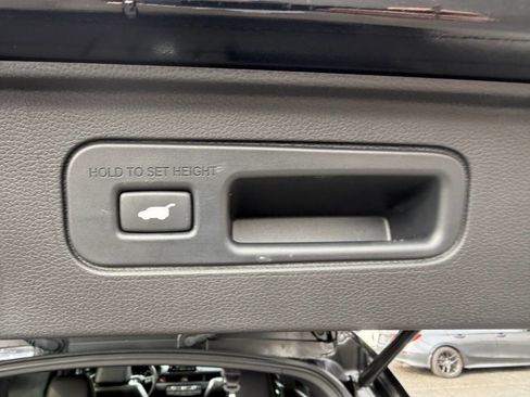 Used 2025 Honda Pilot TrailSport image 25