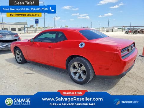 Used 2015 Dodge Challenger SXT RWD image 3