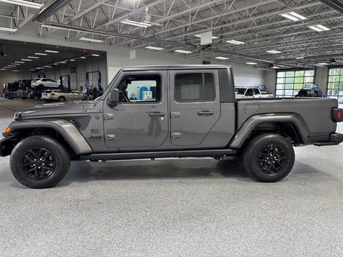 Used 2023 Jeep Gladiator Sport AWD/4WD image 5