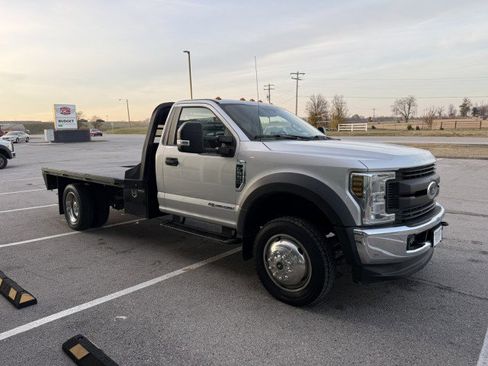Used 2018 Ford F550 4x4 Regular Cab Super Duty image 3