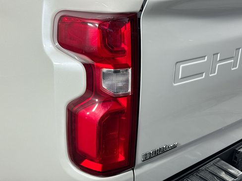 Used 2021 Chevrolet Silverado 2500 LTZ w/ LTZ Convenience Package image 34