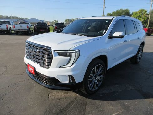 Certified 2026 GMC Acadia Denali Ultimate w/ LPO, All-Weather Package AWD/4WD image 11