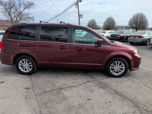 Used 2018 Dodge Grand Caravan SXT FWD image 4