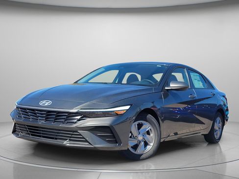 New 2026 Hyundai Elantra SE image 2