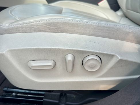 Used 2012 Buick Regal Leather FWD image 7