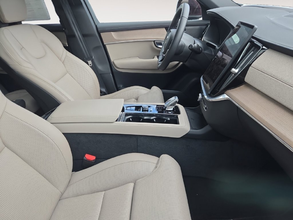 New 2026 Volvo XC90 T8 Ultra w/ Protection Package Premier AWD/4WD image 2