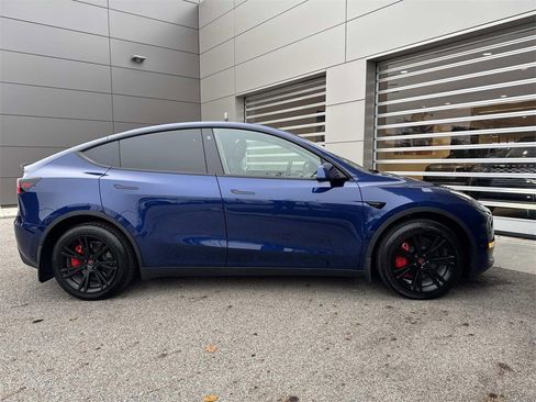 Used 2023 Tesla Model Y Long Range image 7