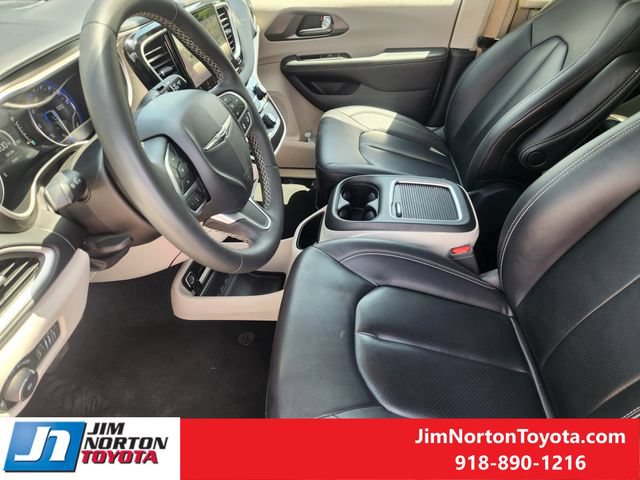 Used 2024 Chrysler Pacifica Touring-L FWD image 13