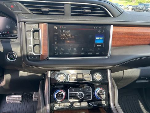 Used 2024 GMC Yukon Denali Ultimate AWD/4WD image 12