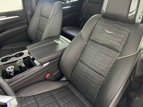 Used 2026 Cadillac Escalade V w/ LPO, ONYX Package AWD/4WD image 27