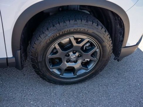 Used 2025 Honda Pilot TrailSport image 9