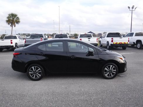 Used 2024 Nissan Versa SV image 3