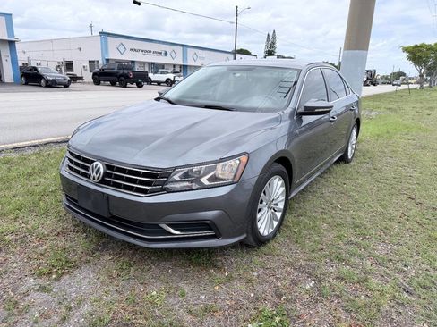 Used 2017 Volkswagen Passat 1.8T SE image 3
