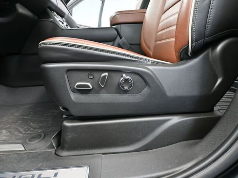 Used 2023 GMC Yukon XL Denali Ultimate AWD/4WD image 26