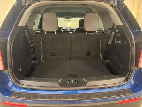 Used 2022 Ford Explorer XLT w/ Equipment Group 202A AWD/4WD image 27