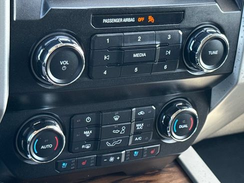 Used 2020 Ford F150 Lariat RWD image 22