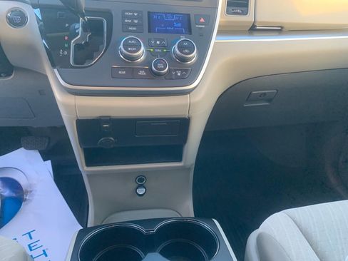 Used 2020 Toyota Sienna LE image 21