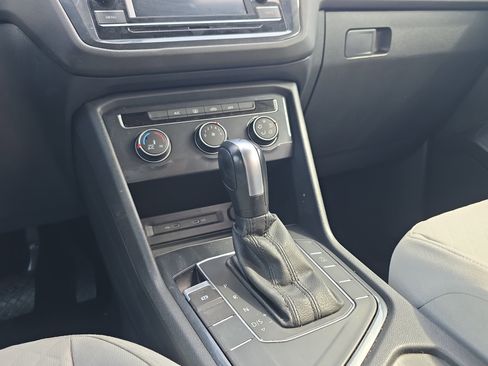 Used 2020 Volkswagen Tiguan S image 18