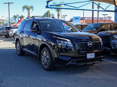 New 2025 Nissan Pathfinder SV image 2
