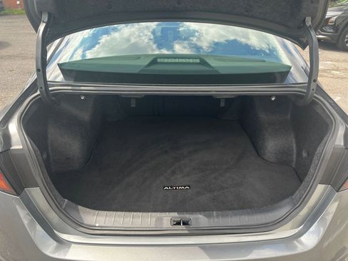 Used 2025 Nissan Altima 2.5 SV FWD image 31