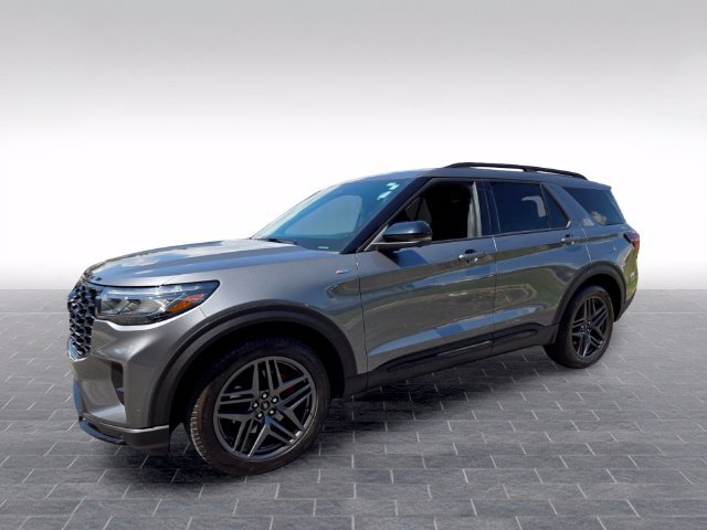 Used 2025 Ford Explorer ST-Line w/ ST-Line Street Pack AWD/4WD image 3