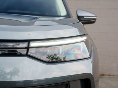 Used 2025 Volkswagen Tiguan S AWD/4WD image 11