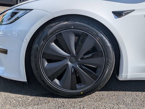 Used 2022 Tesla Model S AWD/4WD image 29