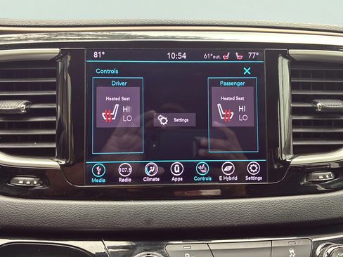 Used 2018 Chrysler Pacifica Touring-L FWD image 22