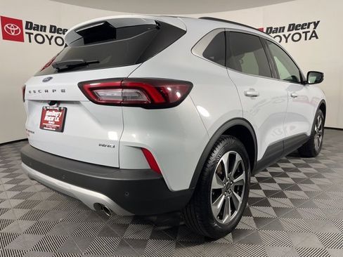 Used 2025 Ford Escape Platinum image 26