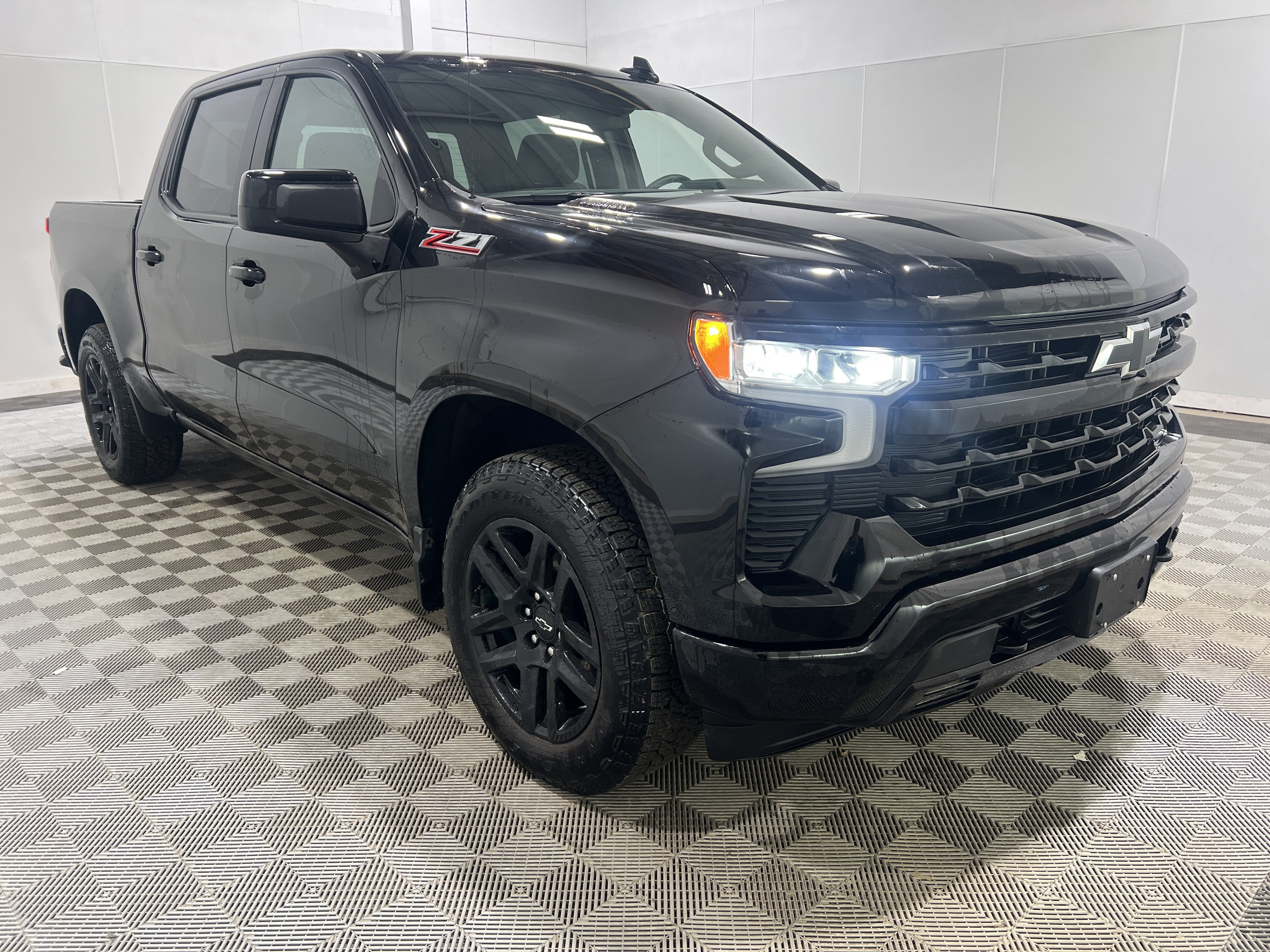 Used 2025 Chevrolet Silverado 1500 RST AWD/4WD image 4