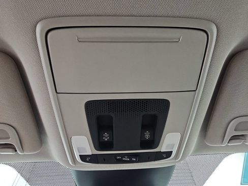 Used 2024 Honda Pilot Touring image 23