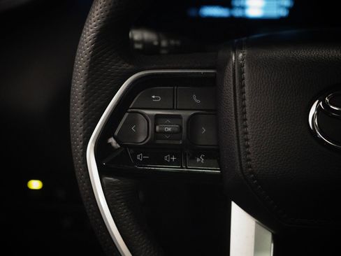 Used 2024 Toyota Sequoia Platinum image 18