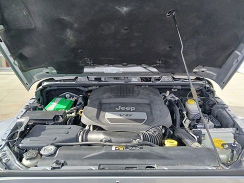 Used 2018 Jeep Wrangler Sahara w/ Connectivity Group image 28