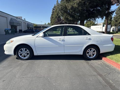 Used 2005 Toyota Camry LE FWD image 8