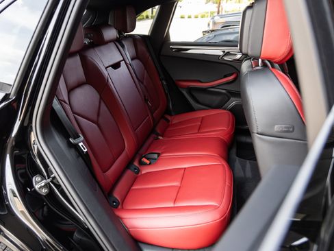 Certified 2025 Porsche Macan AWD/4WD image 40