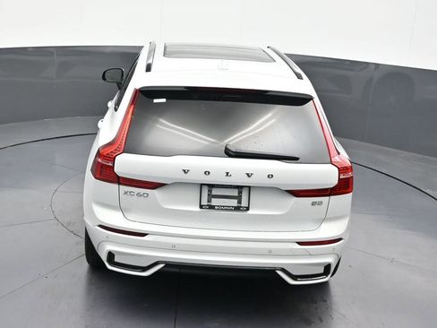 Used 2023 Volvo XC60 B5 Plus image 17