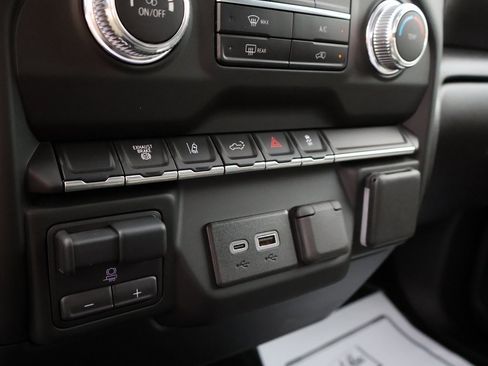 Used 2024 GMC Sierra 2500 Pro image 36