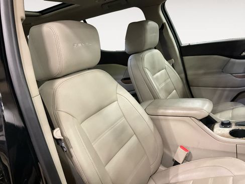Used 2019 GMC Acadia Denali w/ Technology Package FWD image 15
