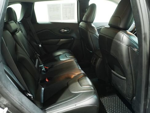 Used 2019 Jeep Cherokee Latitude Plus w/ Cold Weather Group AWD/4WD image 14