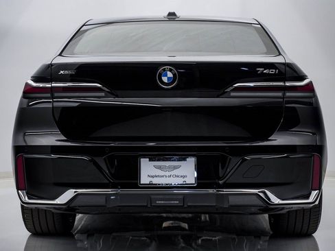 Used 2025 BMW 740i xDrive image 8