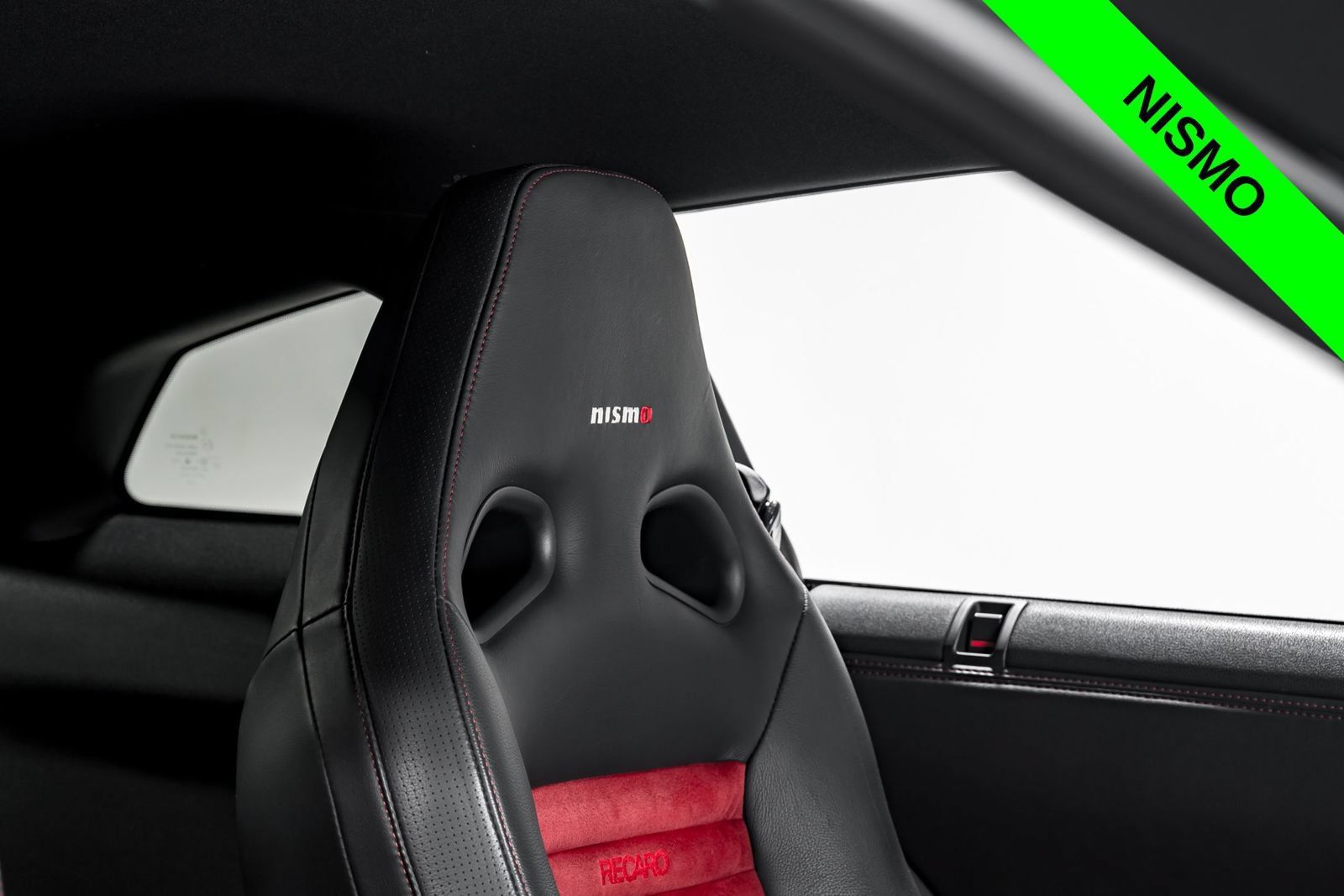 Used 2016 Nissan GT-R NISMO AWD/4WD image 31