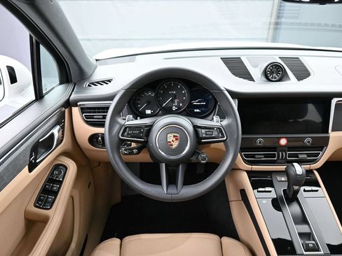 Certified 2025 Porsche Macan GTS AWD/4WD image 33