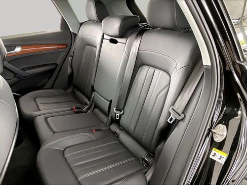 Used 2023 Audi Q5 2.0T Premium w/ Convenience Package AWD/4WD image 21
