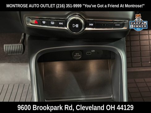 Used 2023 Volvo XC40 B5 Core image 25