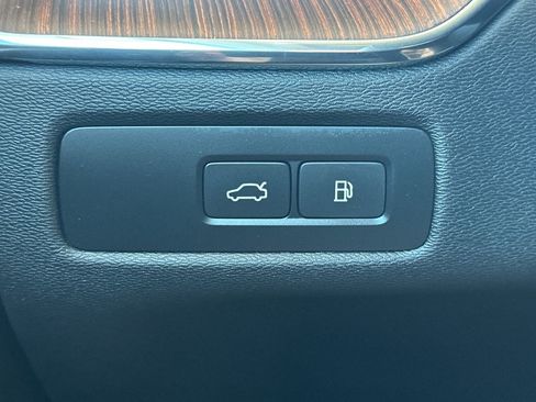 Certified 2023 Volvo XC60 T8 Plus AWD/4WD image 31