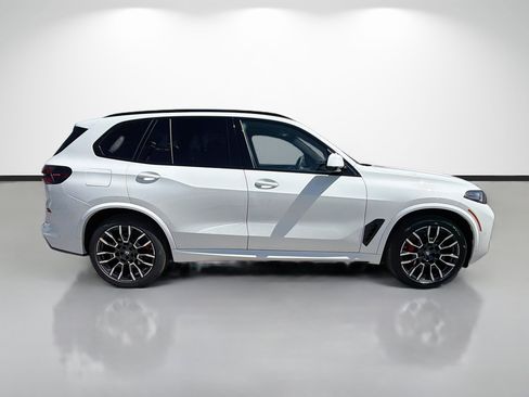 New 2026 BMW X5 xDrive40i w/ M Sport Package AWD/4WD image 2