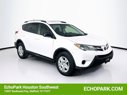 Used 2015 Toyota RAV4 LE image 1