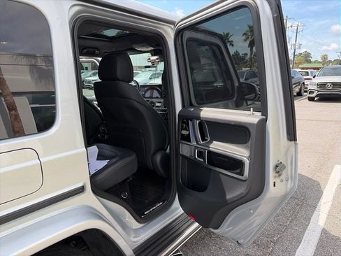 Used 2023 Mercedes-Benz G 63 AMG 4MATIC w/ Seat Comfort Package image 29